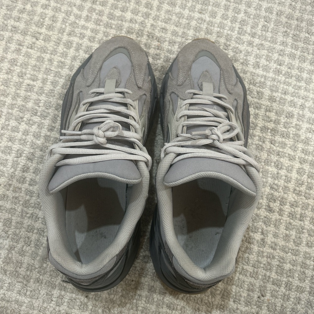 adidas Yeezy Boost 700 - FU7914- Size 11.5 - Picture 3 of 5